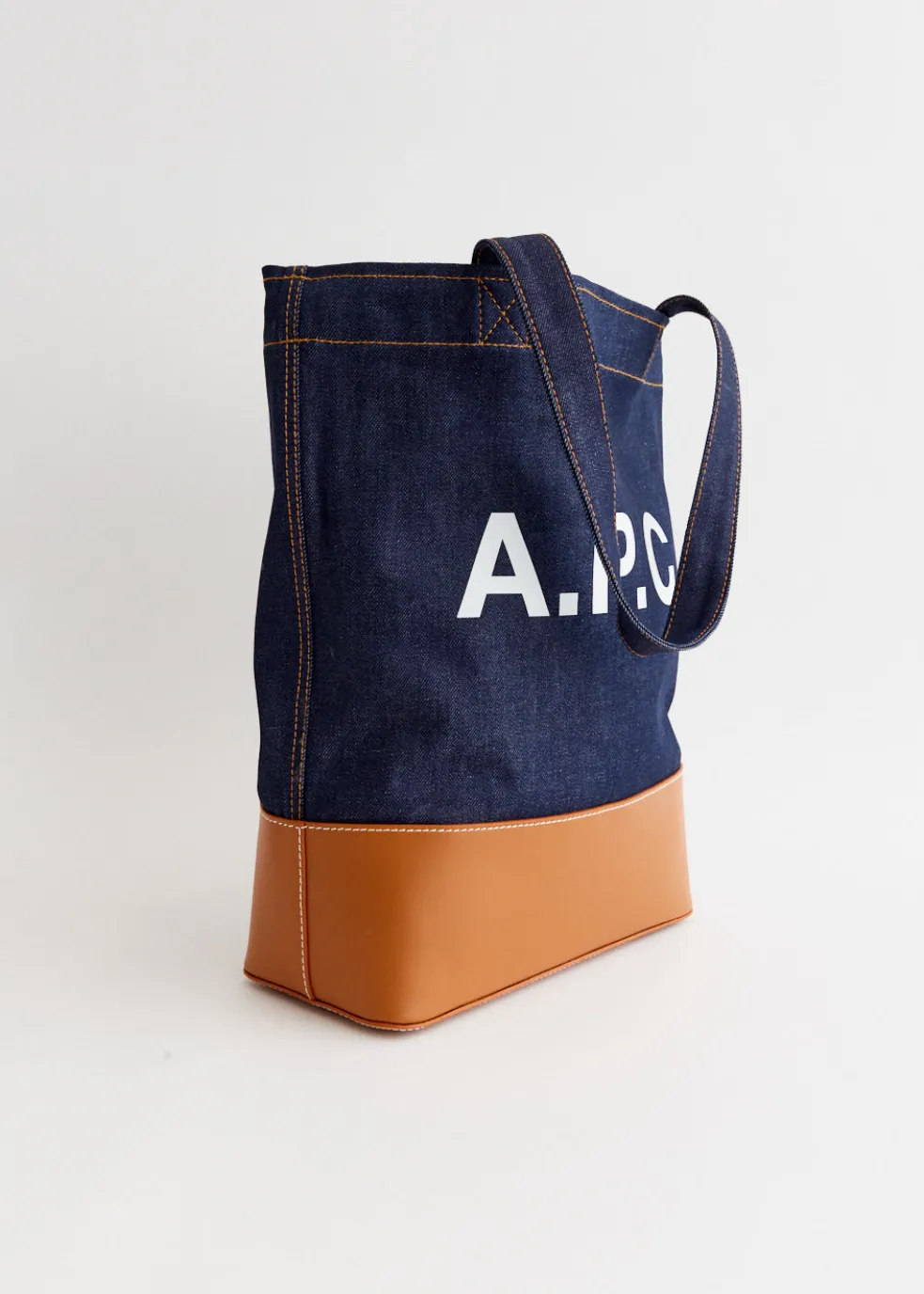 Axel Tote