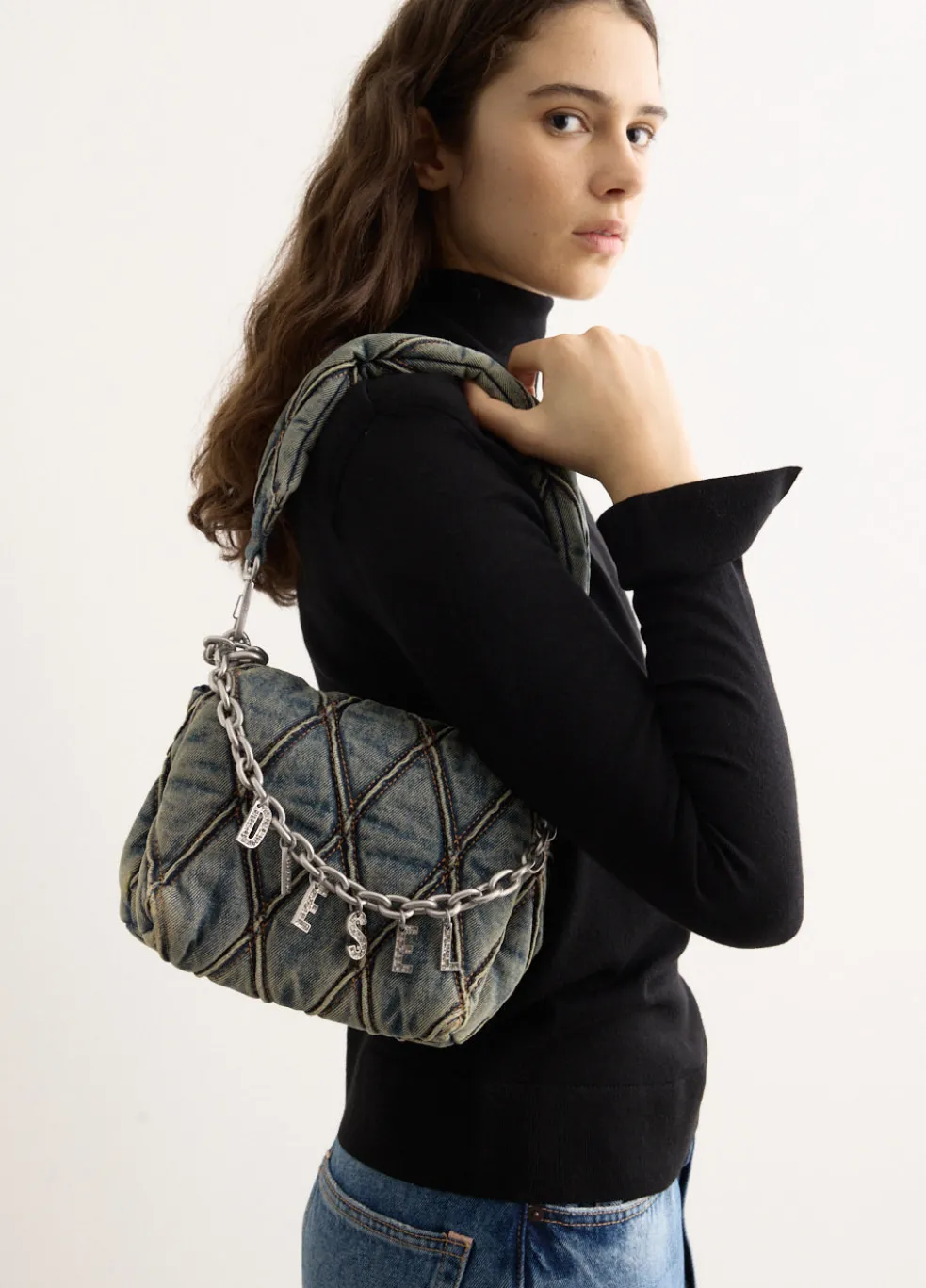 Charm-D Shoulder Bag