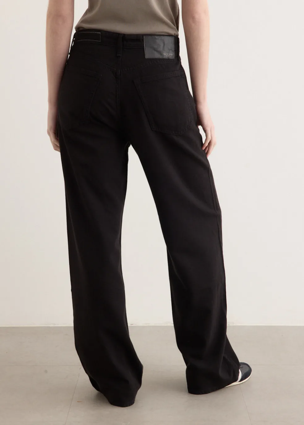 Featherweight Logan Jeans