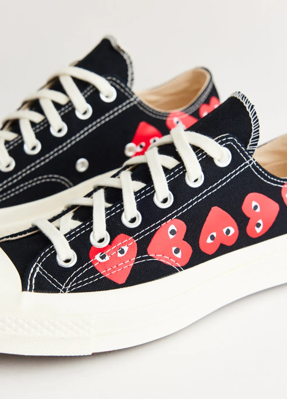K126 Converse Multi Heart Low Top Sneakers