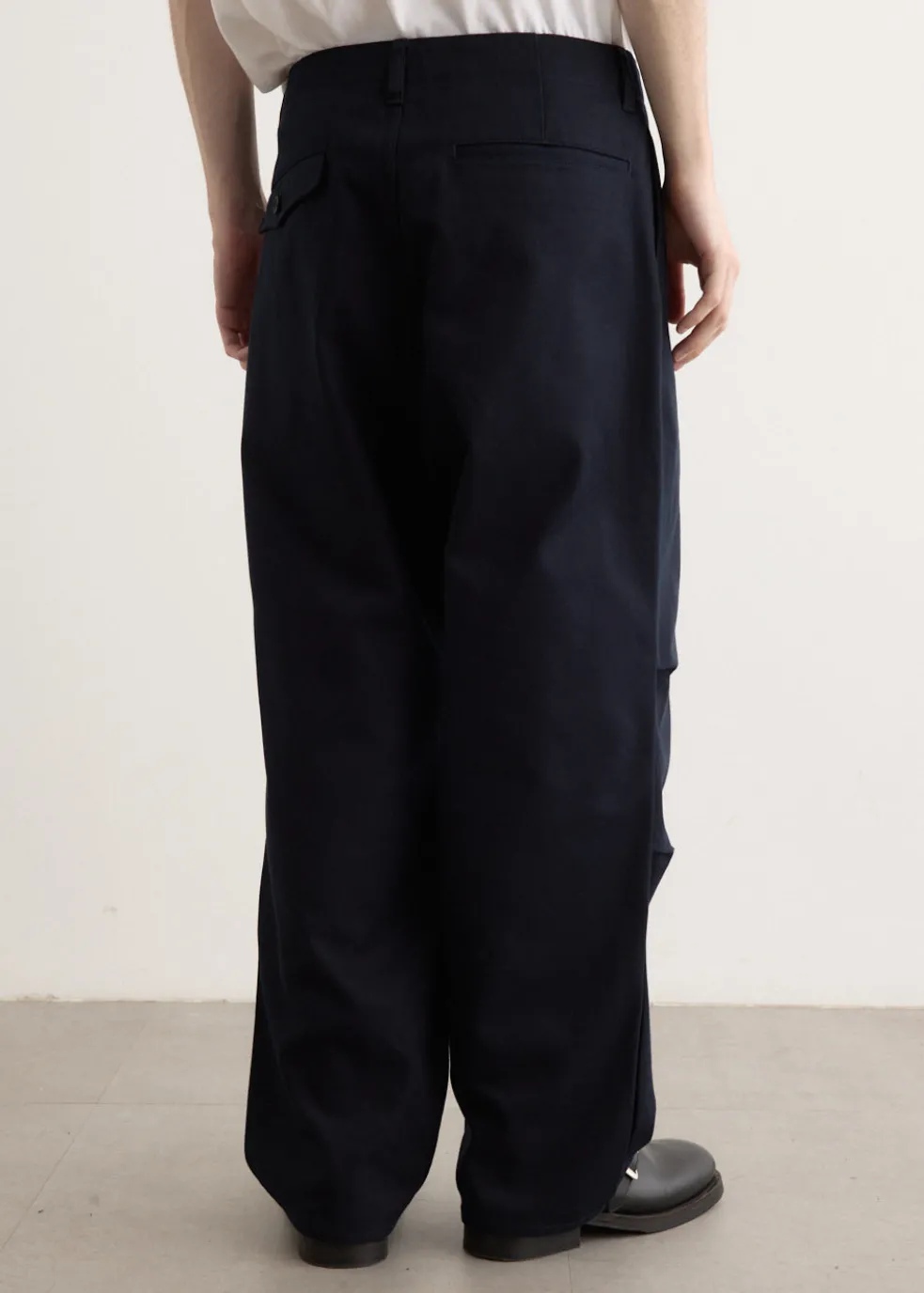 Knee Tuck Wide Pants