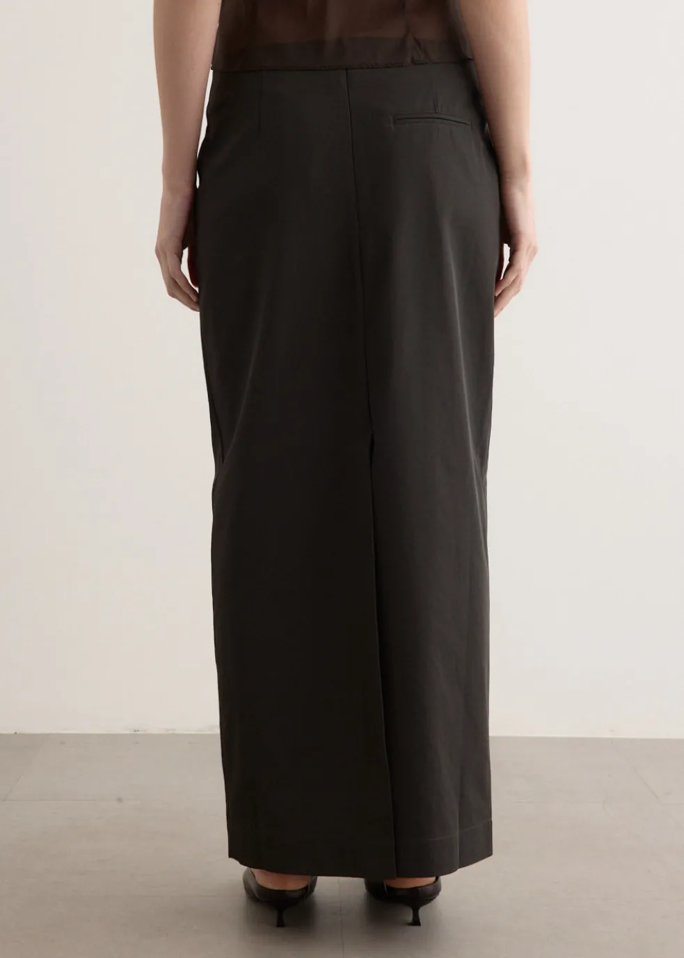 Minimal Column Skirt