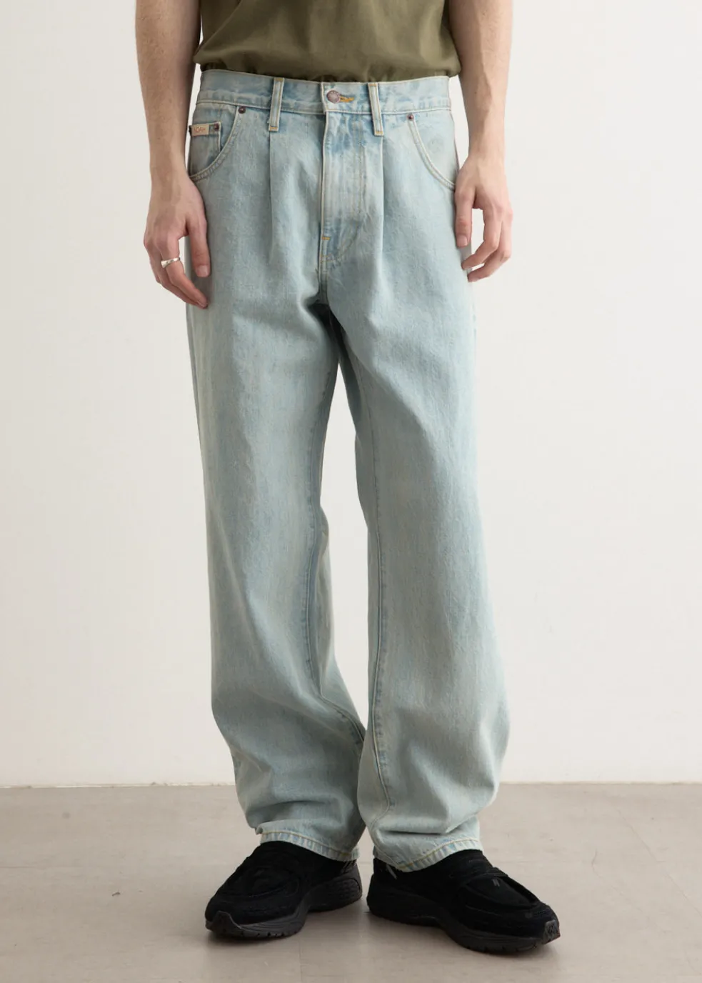 Pleated Jeans