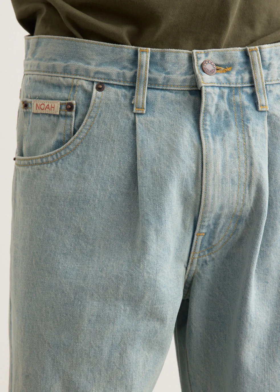 Pleated Jeans
