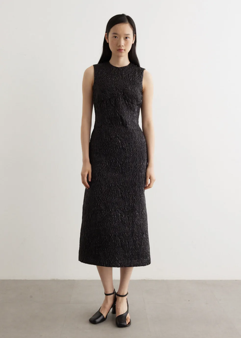 Sleeveless Straight Cut Dart Dress