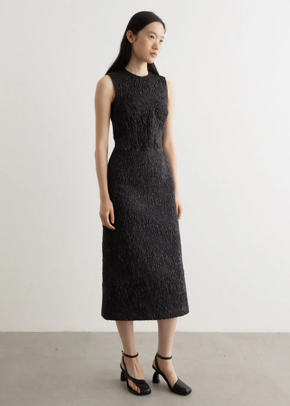 Sleeveless Straight Cut Dart Dress