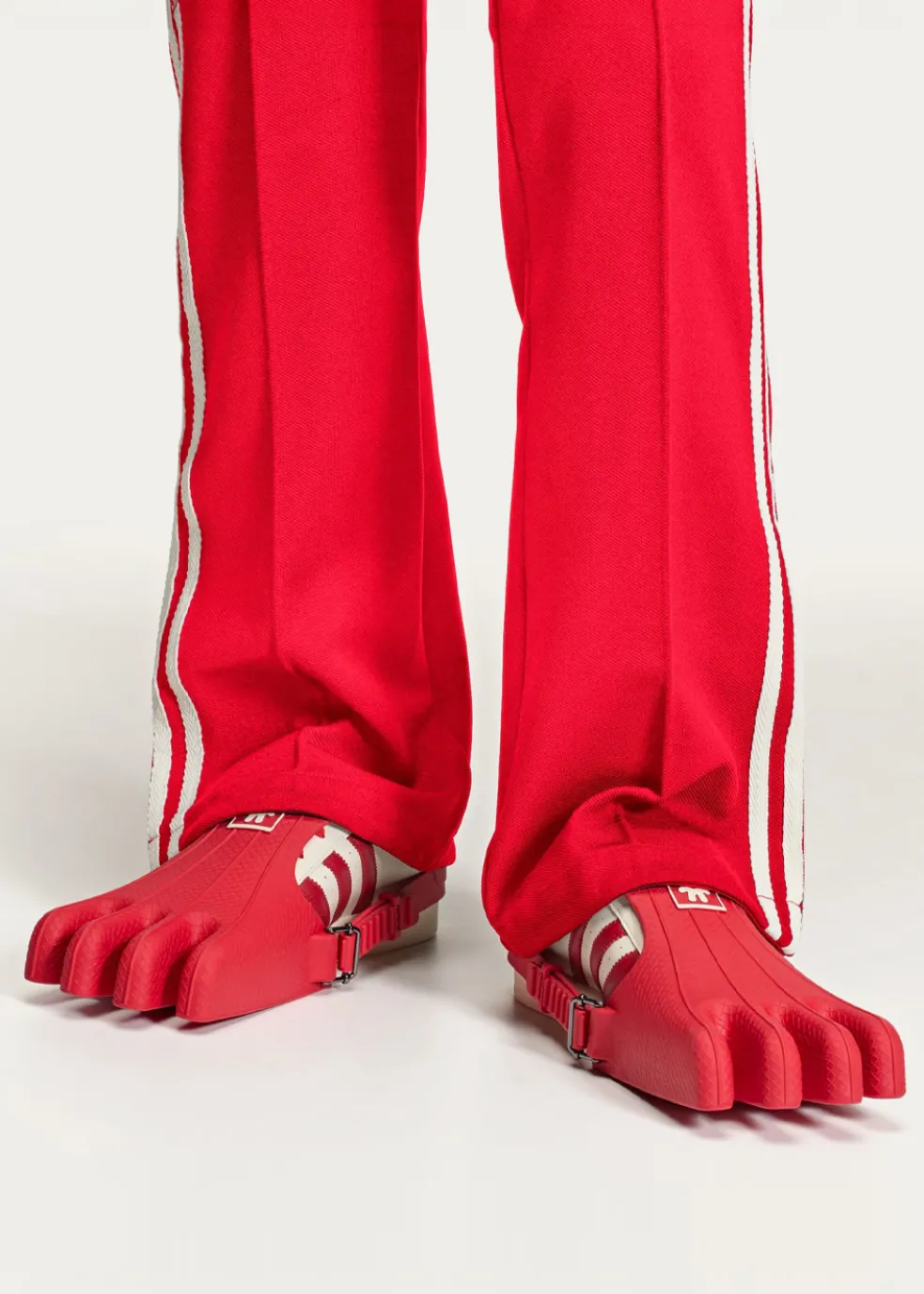 x Avavav Superfinger Superstar Sneakers